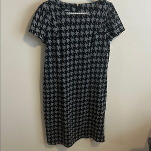 AGB Black Grey Houndstooth Sheath Dress Size 12 Career Work Flutter Sleeve EUC